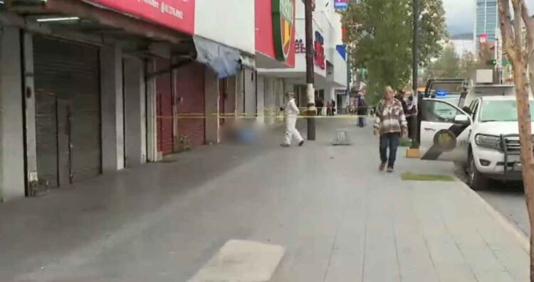 Localizan muerto a masculino en la avenida Juárez en el Centro de Monterrey, NL