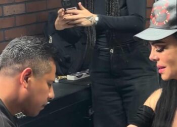 Maribel Guardia se tatúa un ojo de su hijo Julián Figueroa