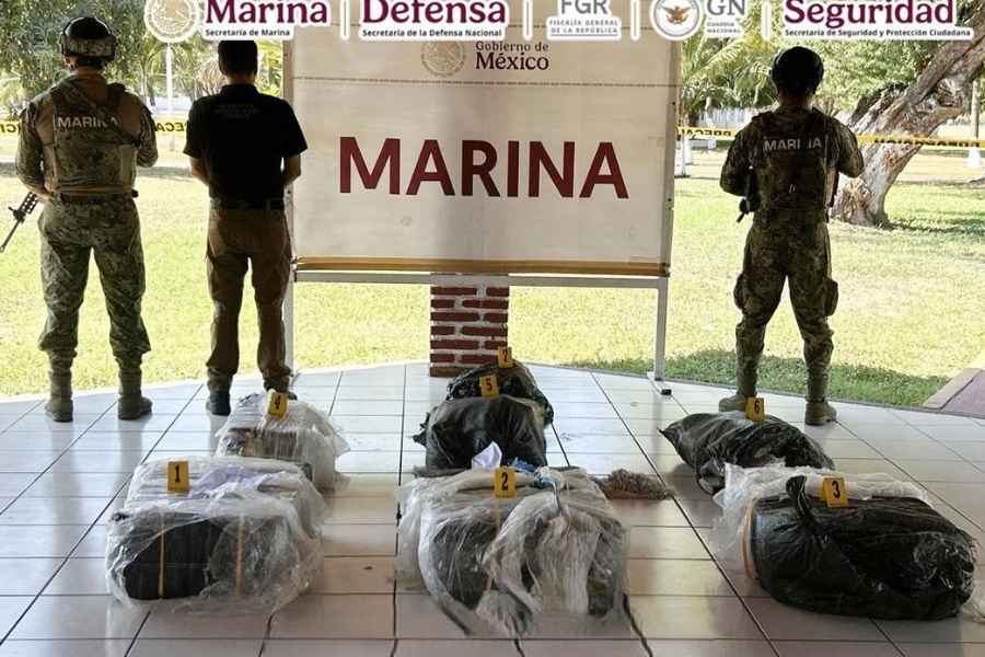 Marina asegura más de 260 kilos de cocaína frente a las costas de Michoacán