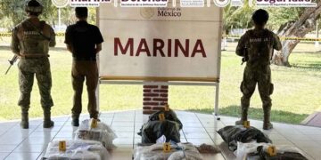 Marina asegura más de 260 kilos de cocaína frente a las costas de Michoacán