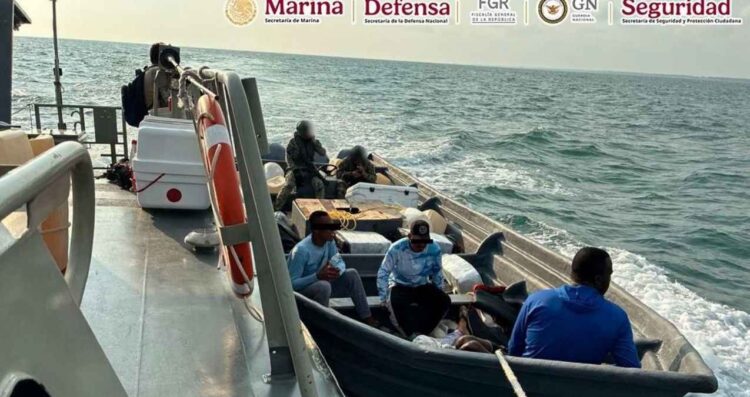 Marina intercepta embarcación con casi una tonelada de cocaína en costas de Chiapas