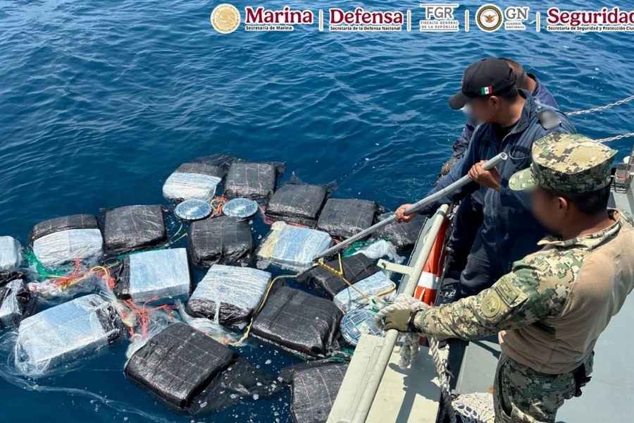 Marina intercepta embarcación con casi una tonelada de cocaína en costas de Chiapas