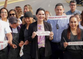 Mónica Villarreal inaugura reencarpetado (1)