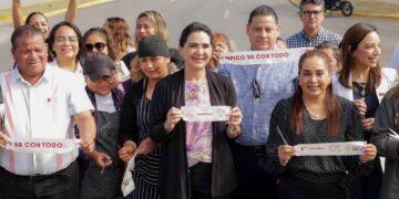 Mónica Villarreal inaugura reencarpetado (1)