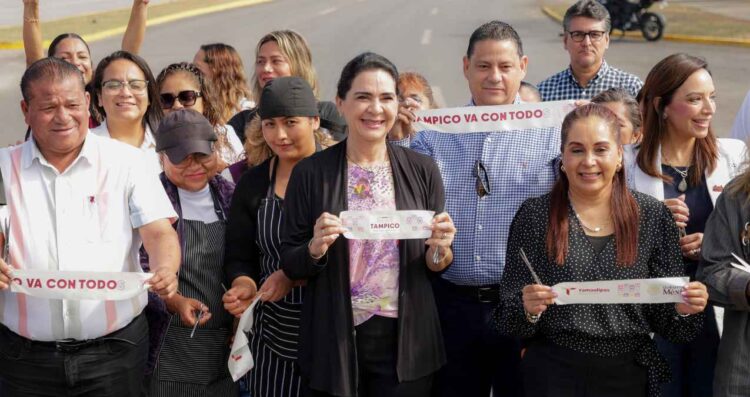 Mónica Villarreal inaugura reencarpetado (1)