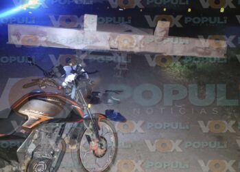 Motociclista queda herido tras impactarse contra la plataforma de un tráiler en Altamira, Tamaulipas