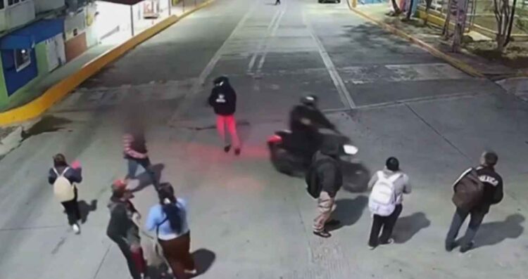Motociclistas armados asaltan a siete personas en Ecatepec, Estado de México; video