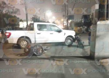 Motociclistas chocan contra camioneta en Ciudad Madero, Tamaulipas