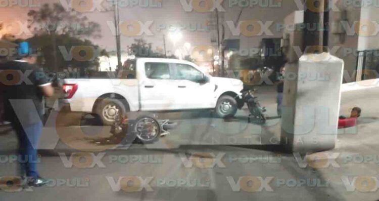 Motociclistas chocan contra camioneta en Ciudad Madero, Tamaulipas