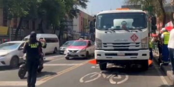 Muere hombre dentro de una pipa de gas en pleno Eje Central en la Ciudad de México