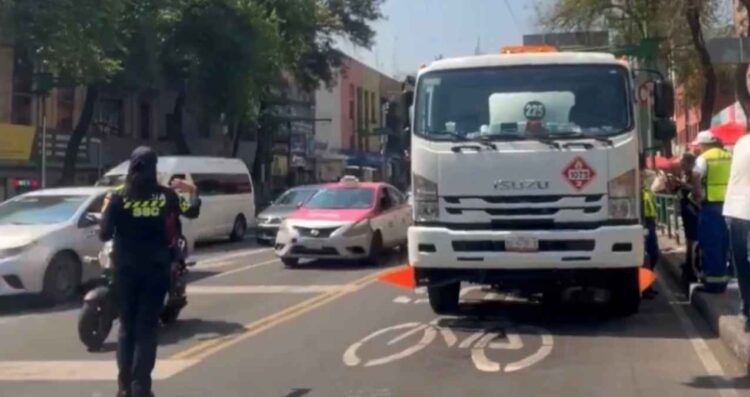 Muere hombre dentro de una pipa de gas en pleno Eje Central en la Ciudad de México