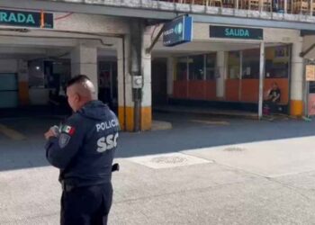 Muere mujer tras caer de un primer piso en estacionamiento de la Ciudad de México
