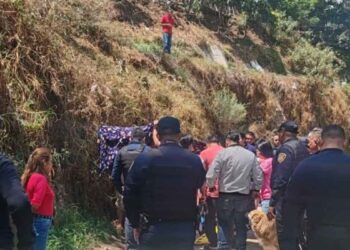 Mujer cae a barranco y resulta gravemente herida en Ciudad de México