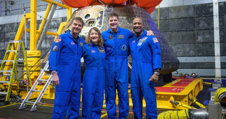 NASA comparte foto grupal de los astronautas de Artemis II tras su viaje a la Luna