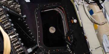 Nombran cráter lunar en honor a la esposa fallecida del comandante de Artemis II
