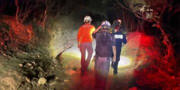 Protección Civil rescata a padre y su hijo perdidos en el Cerro de la Silla en Guadalupe, Nuevo León