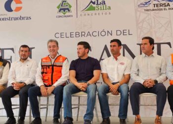 Reconocen y celebran en Nuevo León a trabajadores durante el 'Día de la Santa Cruz'