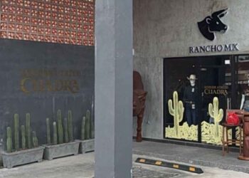 Roban mercancía valuada en miles de pesos de boutique vaquera en Tampico, Tamaulipas