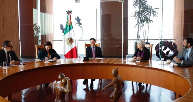 Roberto Velasco reunión