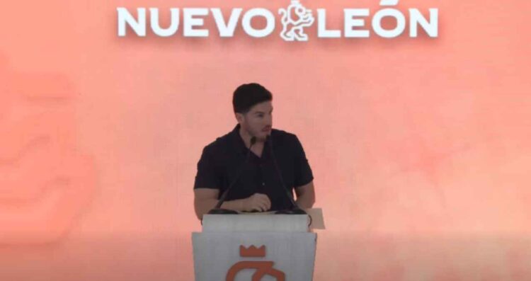 Samuel García impulsa educación dual con entrega de laptops y anuncia reforma educativa integral en Nuevo León