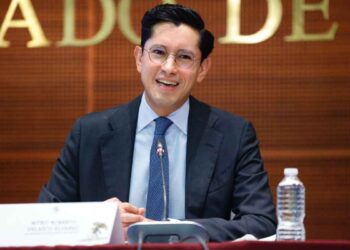 Senado avala a Roberto Velasco como nuevo canciller