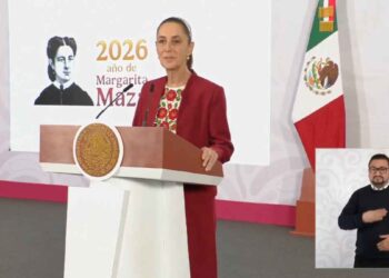 Sheinbaum plantea acceso a servicios de salud universal para mexicanos en el extranjero