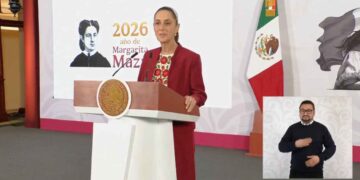 Sheinbaum plantea acceso a servicios de salud universal para mexicanos en el extranjero