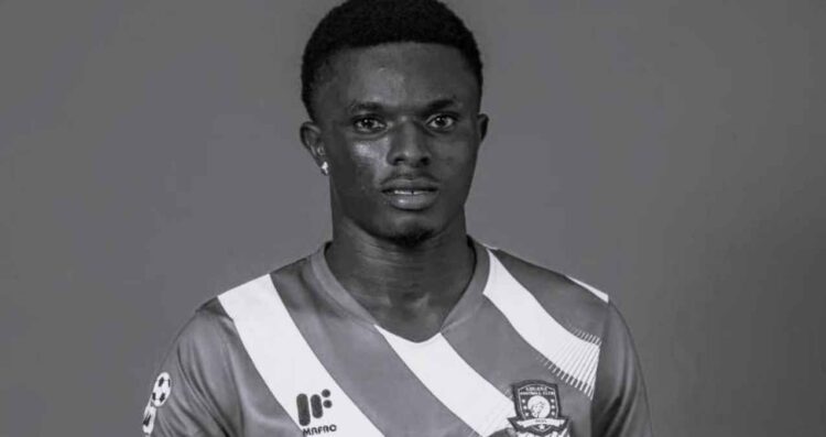 Tragedia en Ghana joven futbolista pierde la vida en un asalto al autobús de su club