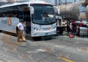 Tráiler provoca choque múltiple en Avenida de la Industria, en Altamira, Tamaulipas