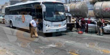 Tráiler provoca choque múltiple en Avenida de la Industria, en Altamira, Tamaulipas