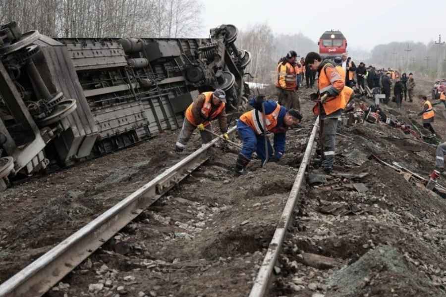Tren con más de 400 pasajeros se descarrila en Rusia; reportan 24 heridos