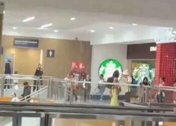 (VIDEO) Fuertes lluvias en CDMX causan filtraciones en Terminal 1 del AICM