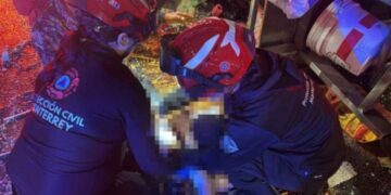 Vendedor de elotes queda gravemente lesionado tras ser embestido en Monterrey, Nuevo León