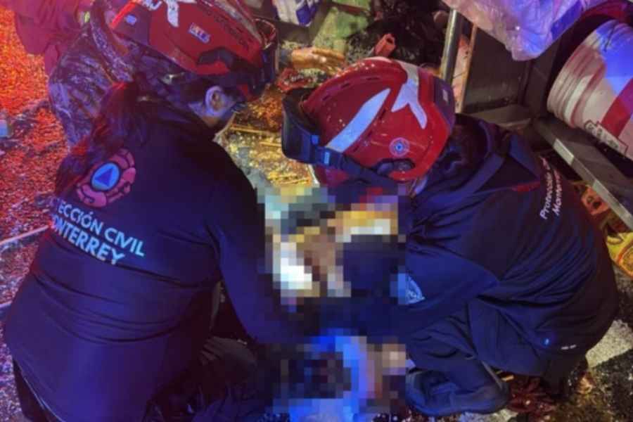 Vendedor de elotes queda gravemente lesionado tras ser embestido en Monterrey, Nuevo León