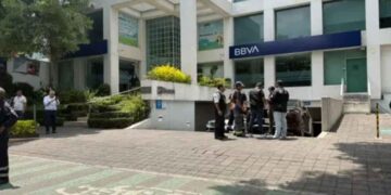 Violento robo de dinero en efectivo deja a un hombre herido de bala en Ciudad de México