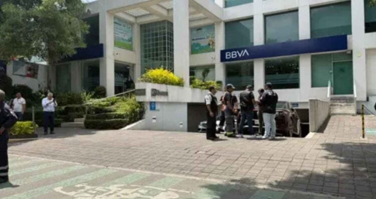 Violento robo de dinero en efectivo deja a un hombre herido de bala en Ciudad de México
