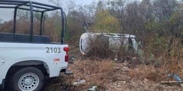 Vuelca familia de Monterrey a la altura de Villagrán, Tamaulipas