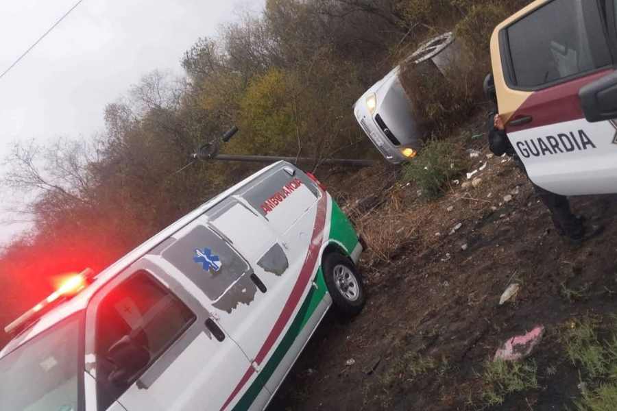 Vuelca familia de Monterrey a la altura de Villagrán, Tamaulipas