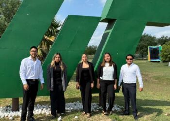 estudiantes UTNL Panamá