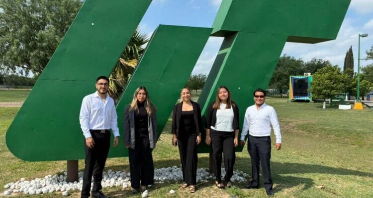 estudiantes UTNL Panamá
