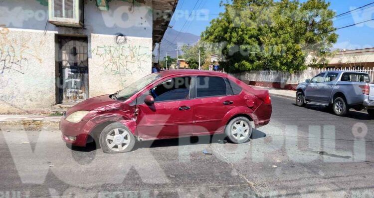 Tras omitir alto, conductor protagoniza fuerte choque en Ciudad Victoria, Tamaulipas