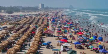 turistas en playas de Tamaulipas