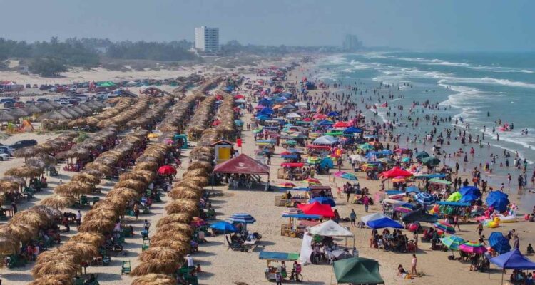 turistas en playas de Tamaulipas