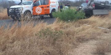 volcadura en la Lampazos a Bustamante