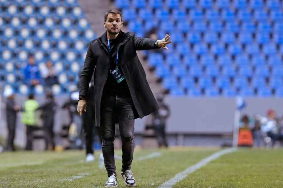 ¡Es oficial! Nicolás Larcamón deja de ser técnico de Cruz Azul