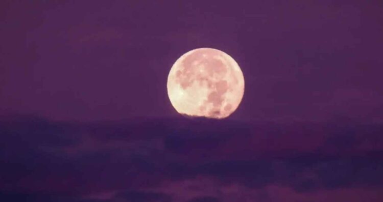 ¿A qué hora y dónde ver la Luna Rosa en Nuevo León?