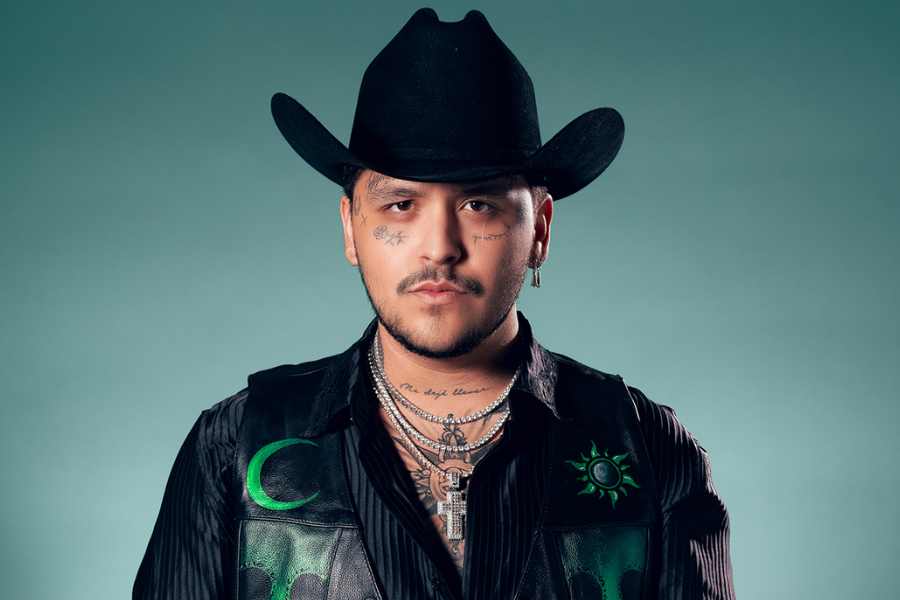 ¿Christian Nodal no es dueño de su nombre?
