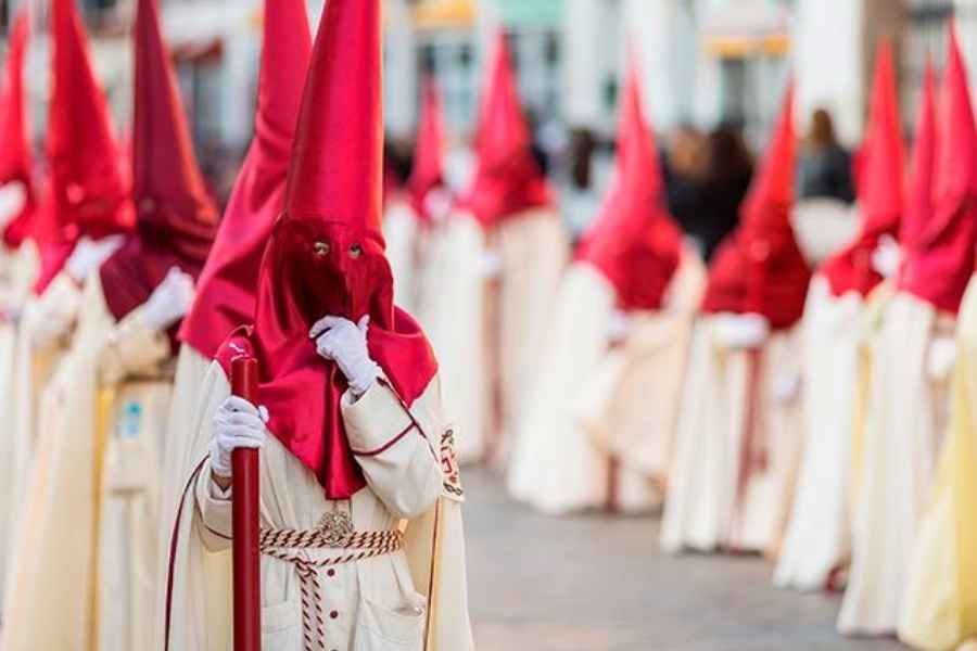 ¿Cuál es el color que debes evitar vestir en Viernes Santo y qué significa?