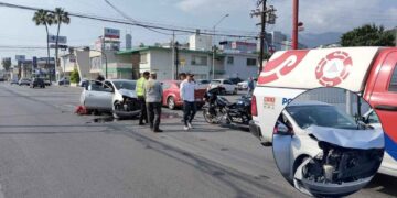 Accidente automovilístico en la Colonia Vista Hermosa en Monterrey, Nuevo León, deja heridas a 2 mujeres