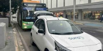 Accidente entre camiones de pasajeros deja 4 heridos en el centro de Monterrey, NL